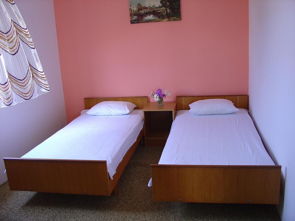Apartments And Rooms Mirjana ビビニェ 部屋 写真
