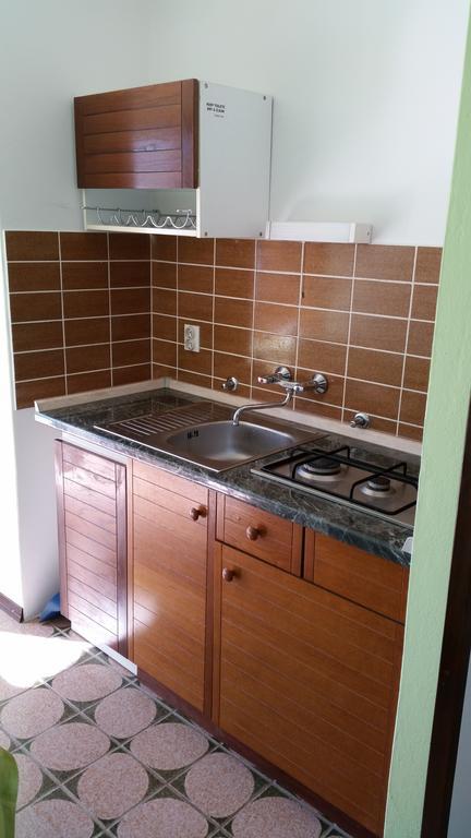 Apartments And Rooms Mirjana ビビニェ 部屋 写真