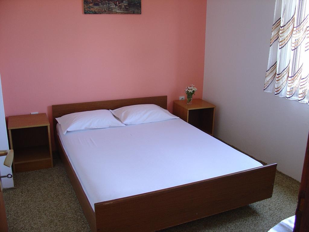 Apartments And Rooms Mirjana ビビニェ 部屋 写真
