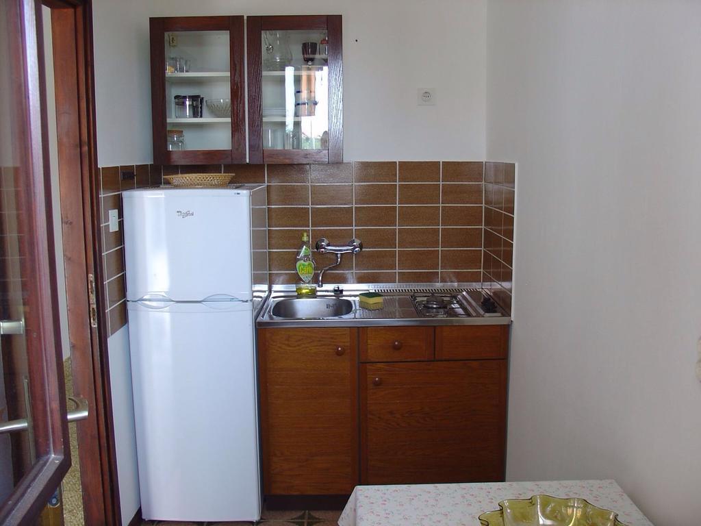 Apartments And Rooms Mirjana ビビニェ エクステリア 写真